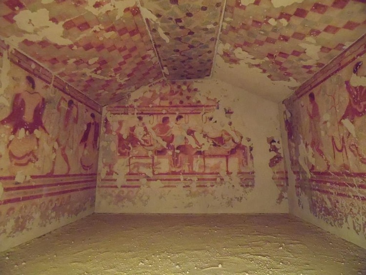 Triclinium funerary civilizations tarquinia